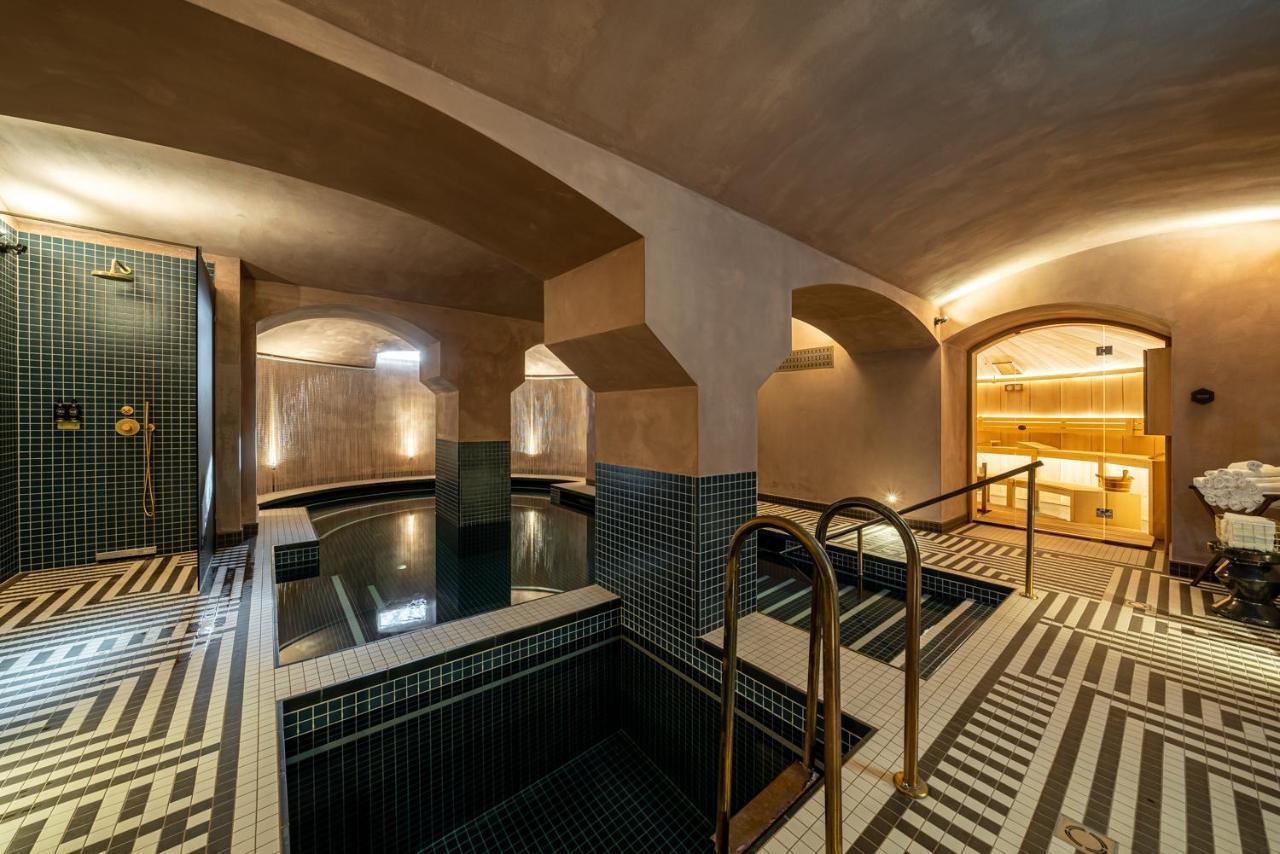 Botaniq Castle Of Tura - Small Luxury Hotels Of The World Ngoại thất bức ảnh