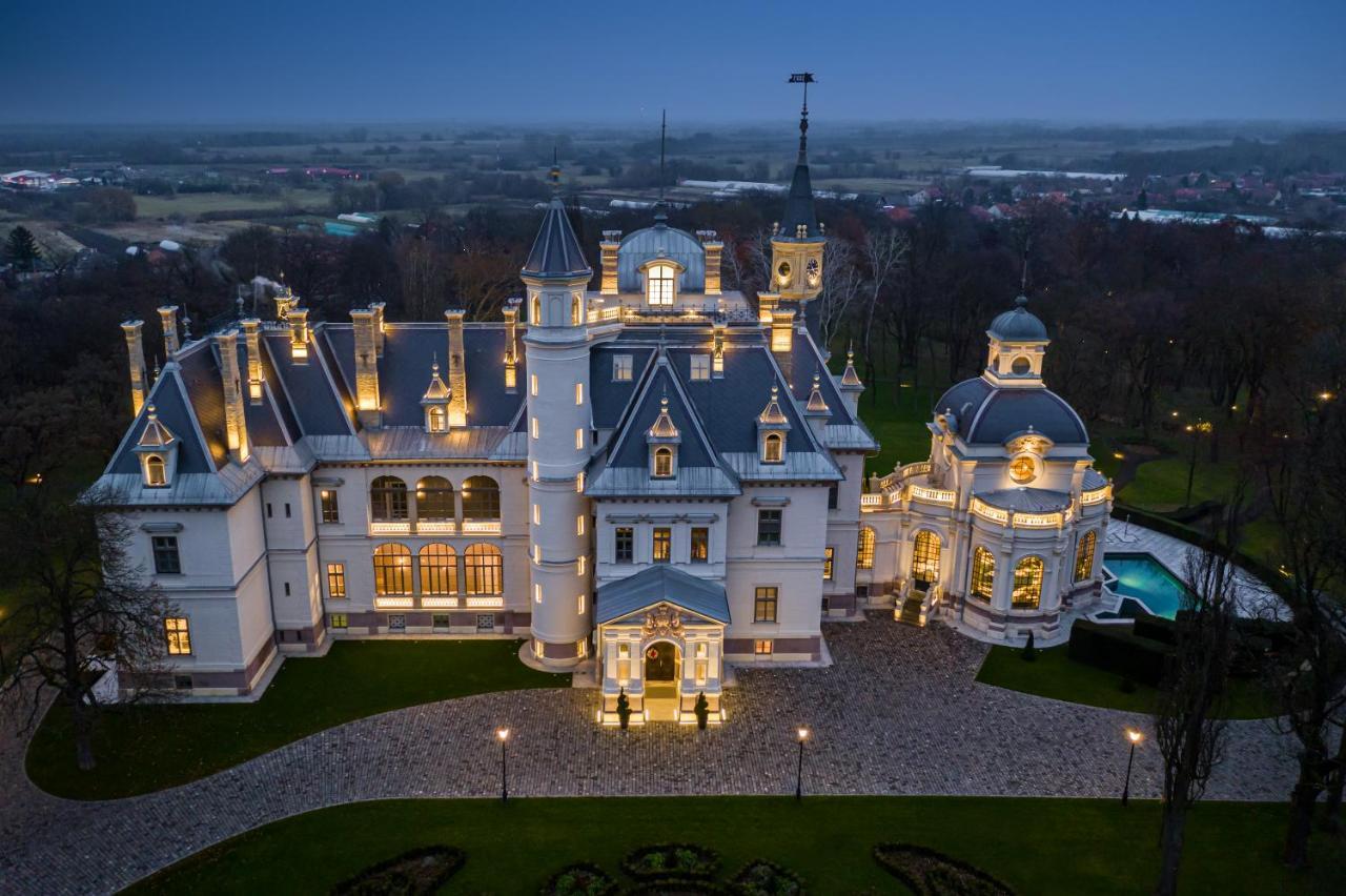 Botaniq Castle Of Tura - Small Luxury Hotels Of The World Ngoại thất bức ảnh